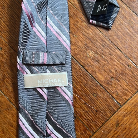 $185 Michael Kors Mens Pink Gray White Neck Tie Slim Polka  Michael Kors silver and pink tie